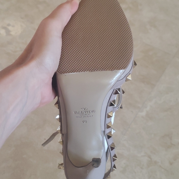 Nude VALENTINO rockstud heels - Picture 4 of 9